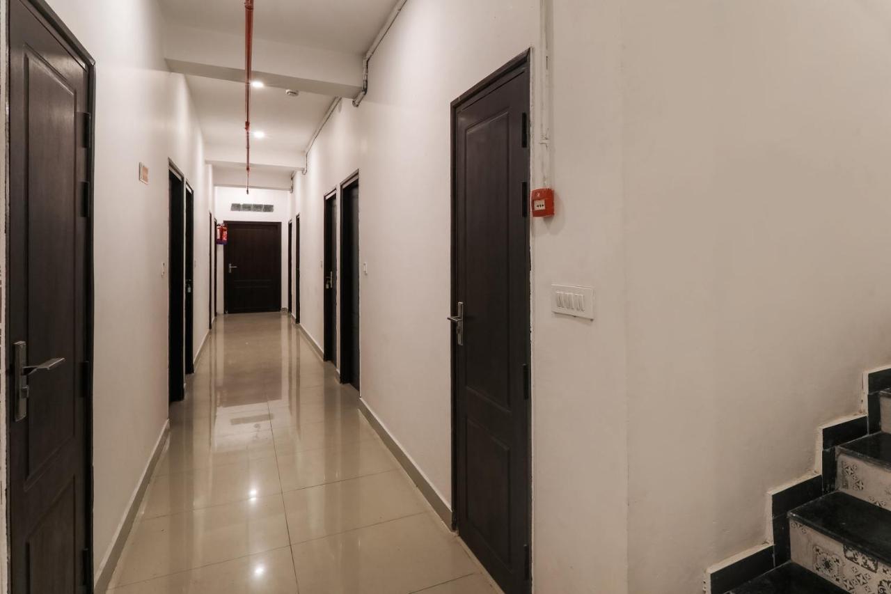 Collection O Insight Near Gomti Riverfront Park