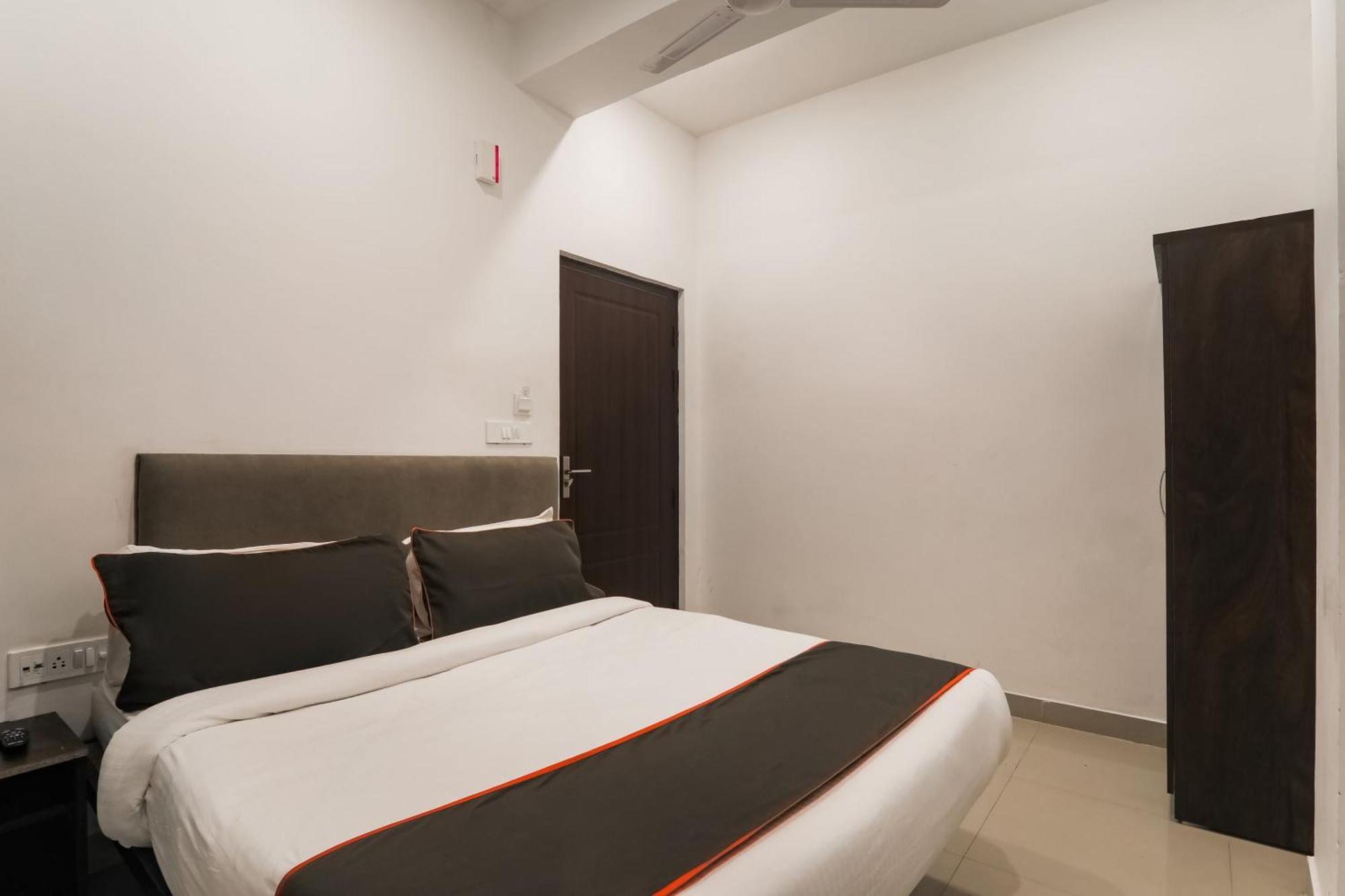 Hotel Collection O Insight Near Gomti Riverfront Park 4*