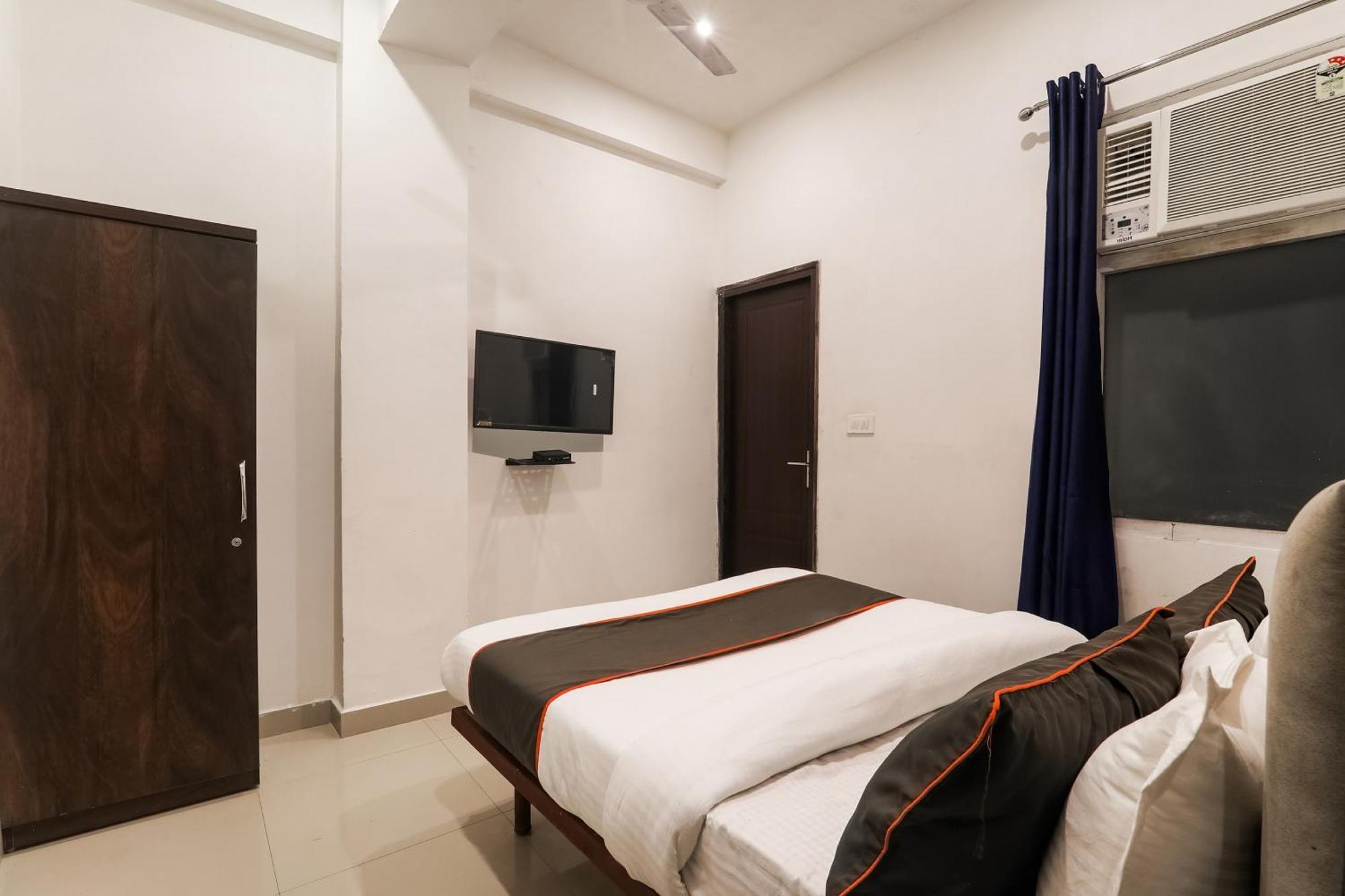Collection O Insight Near Gomti Riverfront Park Hotel Lucknow